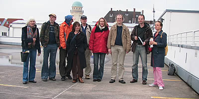 Einige der Ausstellerinnen bei der Planung. Einige der Ausstellerinnen bei der Planung.